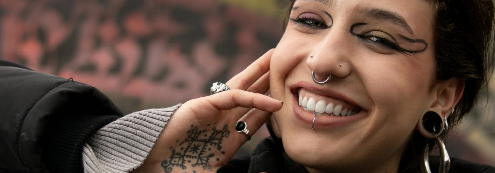 Piercing en la Lengua: Cuidados y Riesgos Asociados