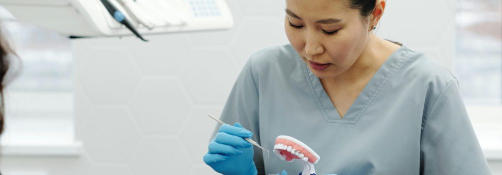 Cómo Reparar una Prótesis Dental Rota